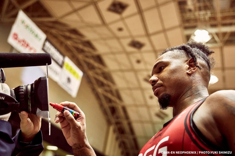 VICTORYオークション 「選手サイン入りアクリルパネル」開催のお知らせ