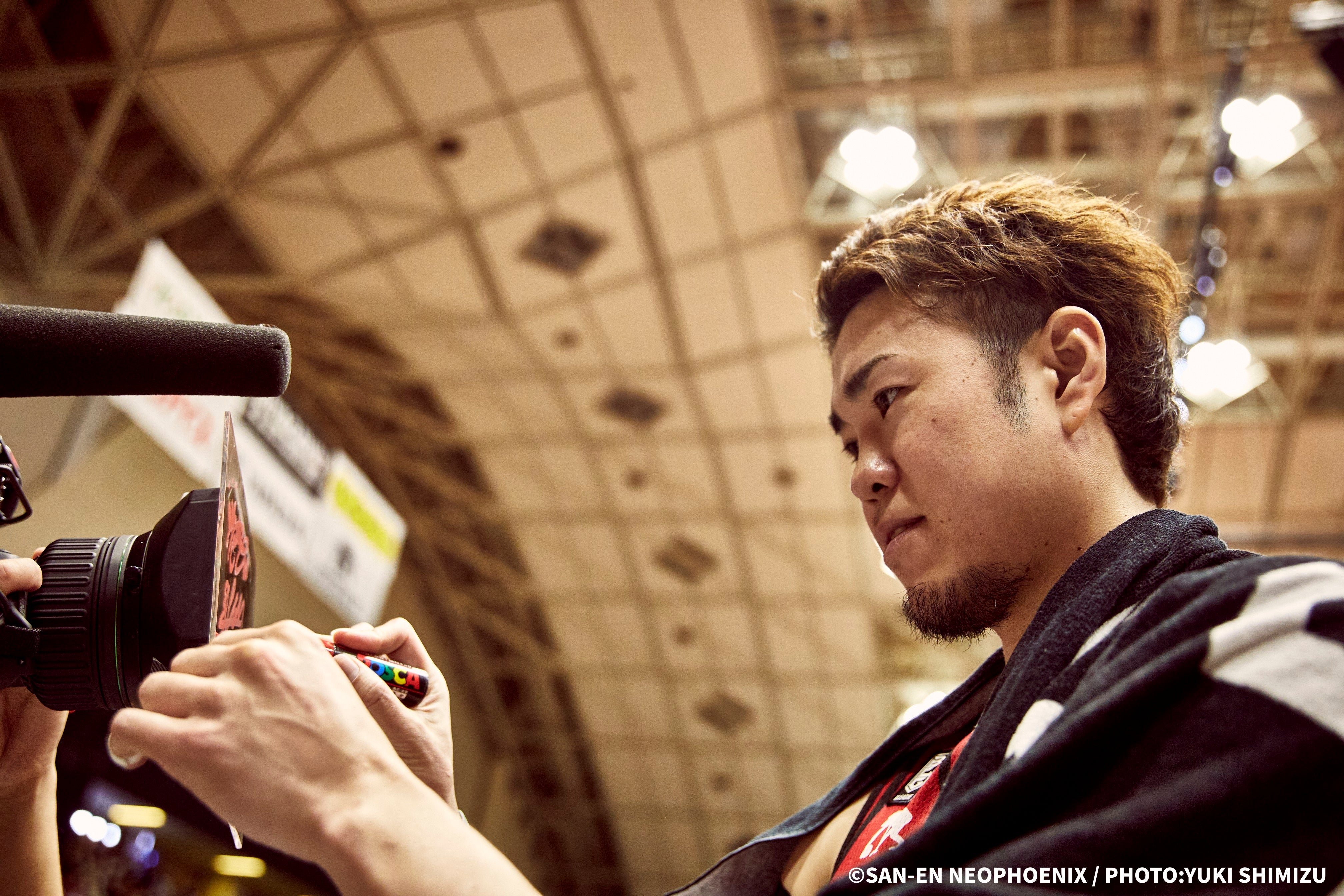 VICTORYオークション 「選手サイン入りアクリルパネル」開催のお知らせ